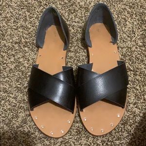 Universal thread Sandals